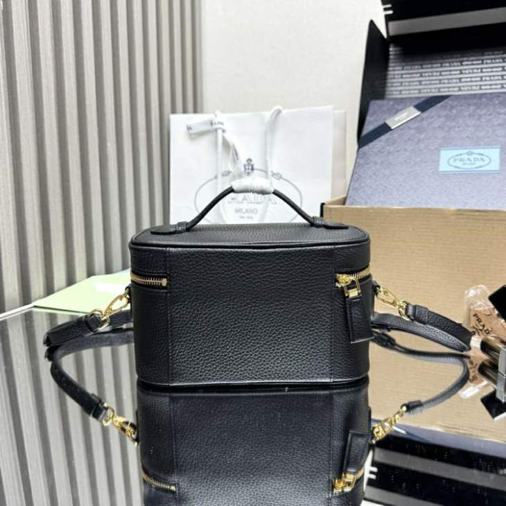 Picture of Prada Handbags _SKUfw231413808fw